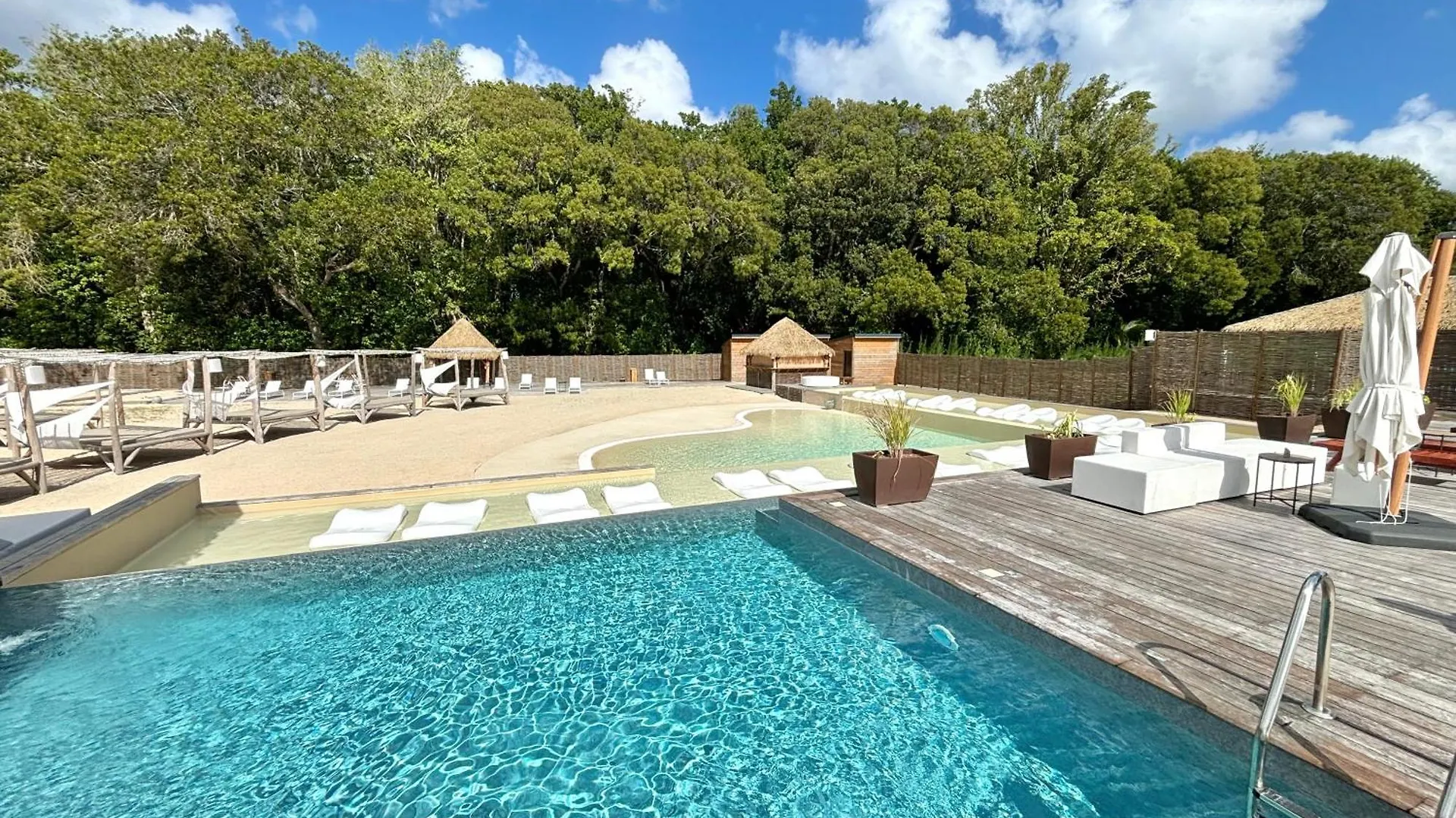 Kompleks wypoczynkowy Bungalow La Kawannaise - Piscine, Terrasse, Plage Grand-Bourg